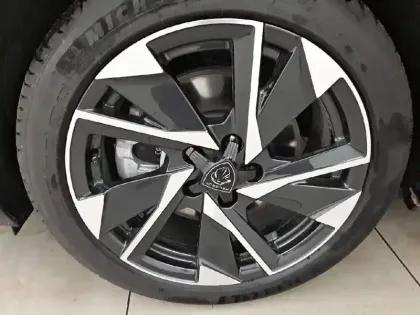 Photo 12 Peugeot 308  SW BlueHDi 130ch S&S EAT8