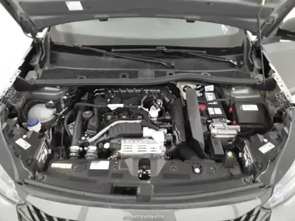 Photo 21 Peugeot 2008  Hybrid 136 e-DCS6