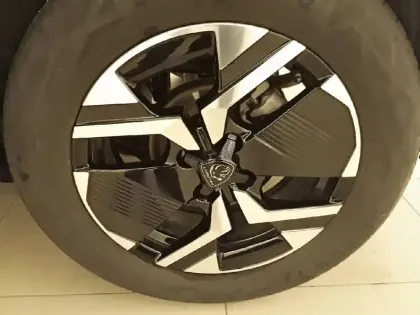 Photo 34 Peugeot 2008  Hybrid 136 e-DCS6