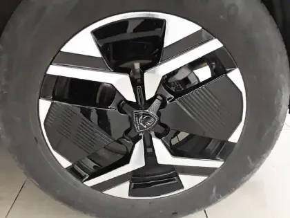 Photo 12 Peugeot 2008  Hybrid 136 e-DCS6