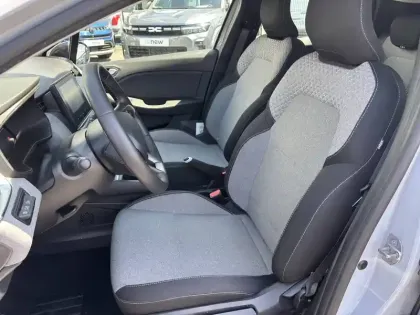 Photo 23 Renault Clio  E-Tech full hybrid 145