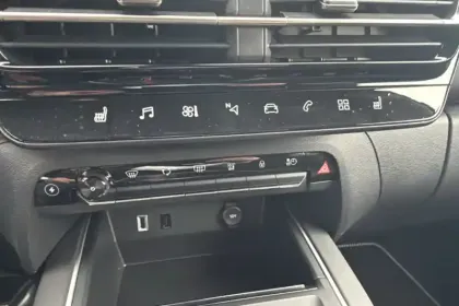 Photo 20 Citroën C5 aircross  Hybride Rechargeable 225 e-EAT8