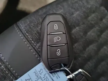 Photo 41 Peugeot 2008 Gén. II Ph1 NG Roadtrip 5