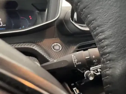 Photo 28 Peugeot 208  PureTech 100 S&S BVM6