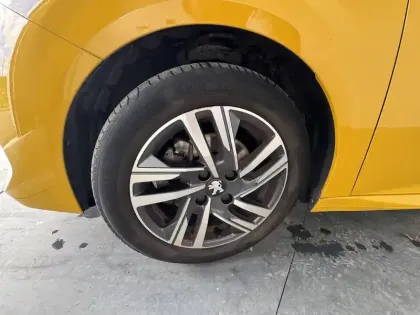 Photo 45 Peugeot 208  PureTech 100 S&S BVM6