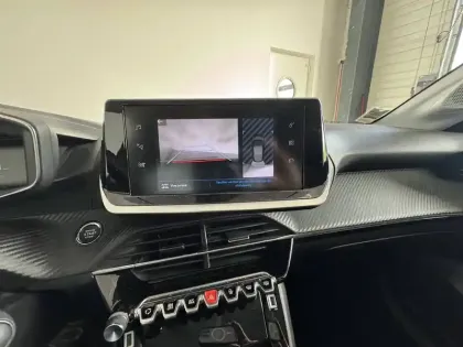 Photo 136 Peugeot 208  PureTech 100 S&S BVM6