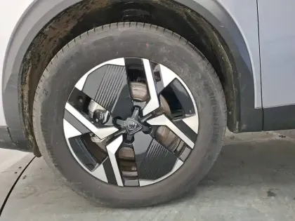 Photo 11 Peugeot 2008  Hybrid 136 e-DCS6