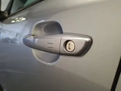 Photo 33 Peugeot 2008  Hybrid 136 e-DCS6