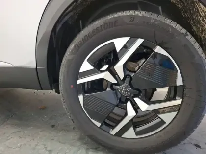 Photo 10 Peugeot 2008  Hybrid 136 e-DCS6