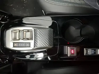 Photo 26 Peugeot 2008  Hybrid 136 e-DCS6