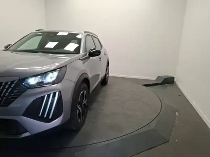 Photo 32 Peugeot 2008  Hybrid 136 e-DCS6