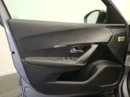 Photo 14 Peugeot 2008  Hybrid 136 e-DCS6