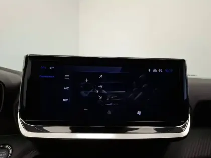 Photo 22 Peugeot 2008  Hybrid 136 e-DCS6