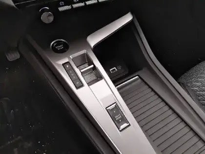 Photo 13 Peugeot 308  SW Hybrid 145 e-DCS6