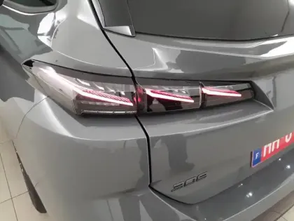 Photo 16 Peugeot 308  SW Hybrid 145 e-DCS6