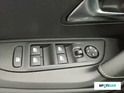 Photo 13 Peugeot 2008  Hybrid 136 e-DCS6