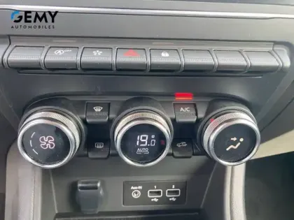 Photo 13 Renault Captur  mild hybrid 140