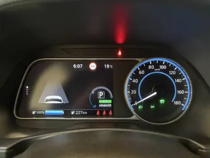 Photo 10 Nissan Leaf  Electrique 40kWh