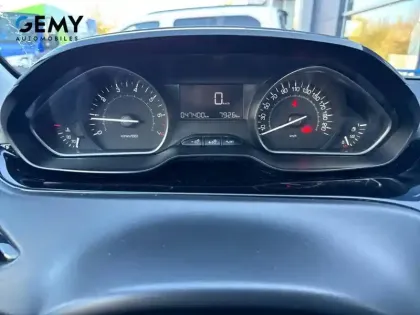 Photo 21 Peugeot 208  PureTech 82ch S&S BVM5