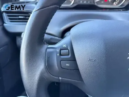 Photo 15 Peugeot 208  PureTech 82ch S&S BVM5