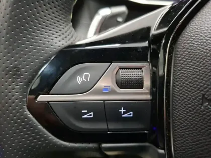 Photo 62 Peugeot 2008  Hybrid 136 e-DCS6