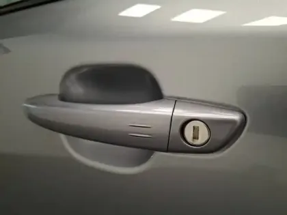 Photo 41 Peugeot 2008  Hybrid 136 e-DCS6