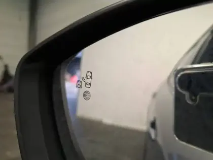 Photo 36 Peugeot 2008  Hybrid 136 e-DCS6