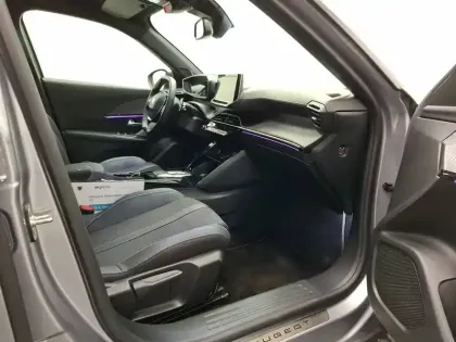 Photo 126 Peugeot 2008  Hybrid 136 e-DCS6