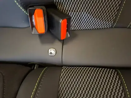 Photo 39 Peugeot 2008  Hybrid 136 e-DCS6