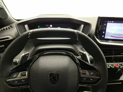 Photo 103 Peugeot 2008  Hybrid 136 e-DCS6