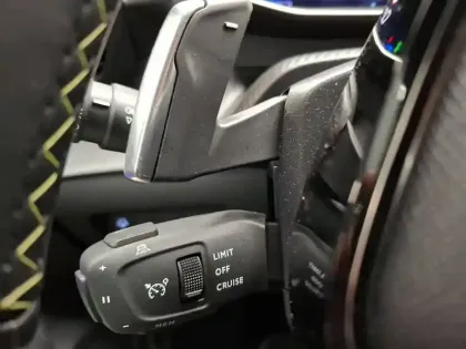 Photo 65 Peugeot 2008  Hybrid 136 e-DCS6