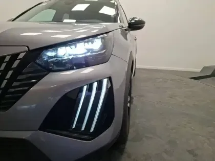 Photo 128 Peugeot 2008  Hybrid 136 e-DCS6