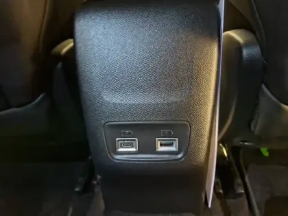 Photo 38 Peugeot 2008  Hybrid 136 e-DCS6