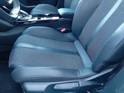 Photo 12 Peugeot 2008  BlueHDi 130 S&S EAT8