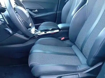 Photo 8 Peugeot 2008  BlueHDi 130 S&S EAT8