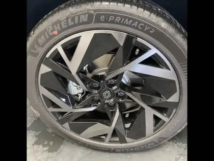 Photo 8 Renault Captur  E-Tech full hybrid 160 ch