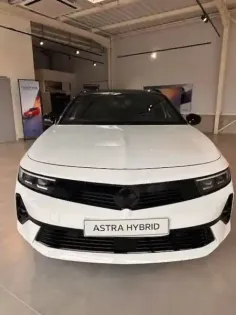 Photo 24 Opel Astra  Sports Tourer 1.2 Turbo Hybride 136 ch e-DCT6