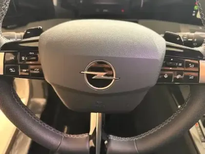 Photo 46 Opel Astra  Sports Tourer 1.2 Turbo Hybride 136 ch e-DCT6