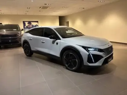 Photo 42 Peugeot 408  Hybrid 145 e-DCS6