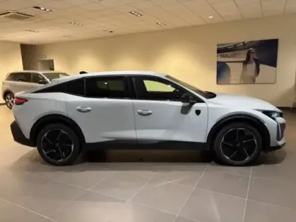 Photo 43 Peugeot 408  Hybrid 145 e-DCS6