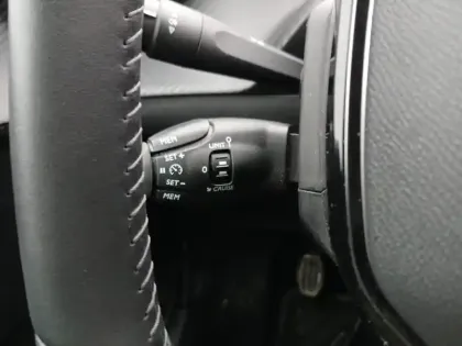 Photo 15 Peugeot 208  PureTech 75 S&S BVM5