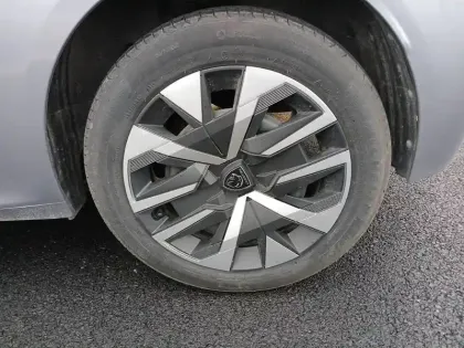 Photo 39 Peugeot 208  PureTech 75 S&S BVM5