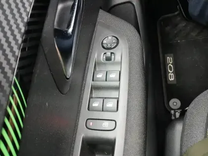 Photo 17 Peugeot 208  PureTech 75 S&S BVM5