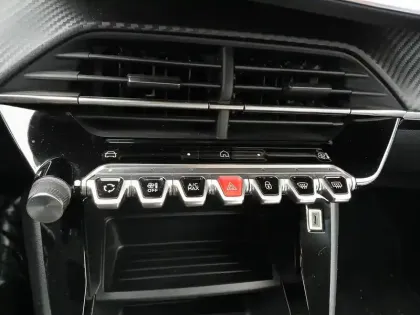 Photo 16 Peugeot 208  PureTech 75 S&S BVM5