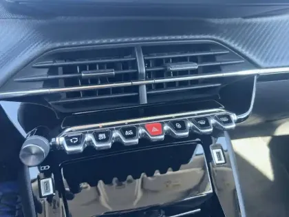 Photo 40 Peugeot 2008  PureTech 130 S&S BVM6