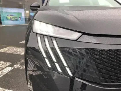Photo 15 Peugeot 5008  Electrique 230 ch 97 kWh Grande autonomie