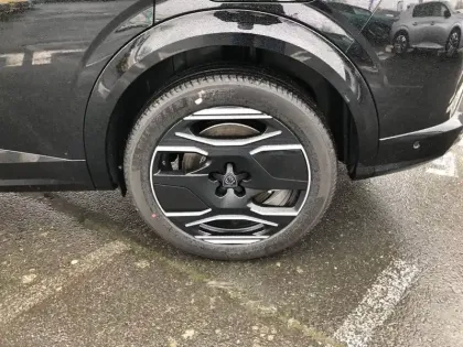 Photo 12 Peugeot 5008  Electrique 230 ch 97 kWh Grande autonomie