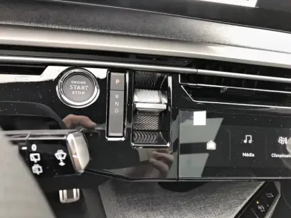 Photo 13 Peugeot 5008  Electrique 230 ch 97 kWh Grande autonomie