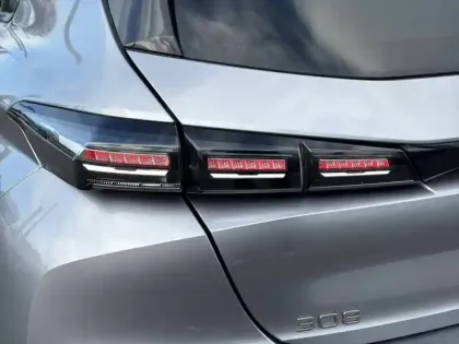 Photo 16 Peugeot 308  PureTech 130ch S&S EAT8