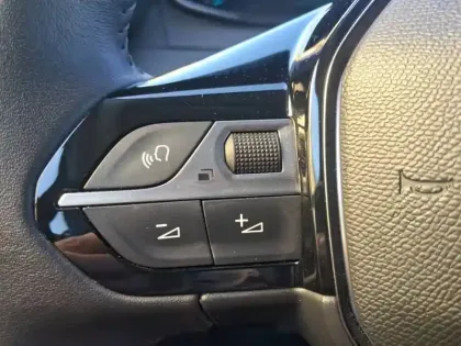 Photo 17 Peugeot 208  Electrique 50 kWh 136ch